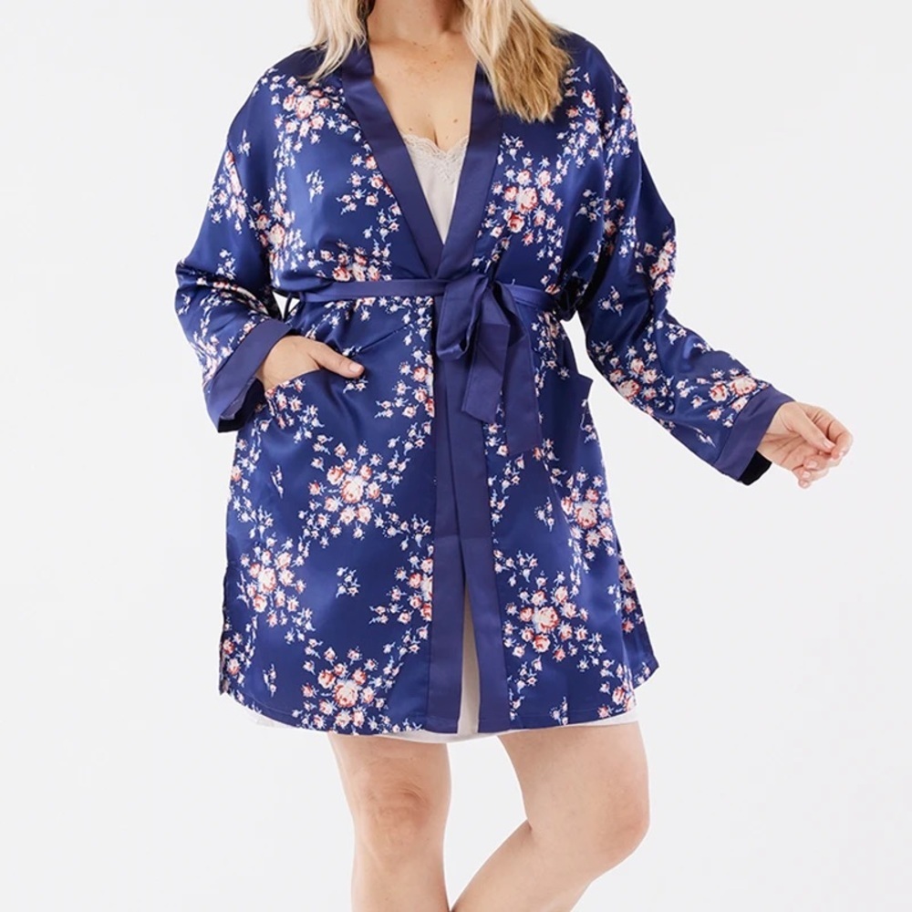 Morgan Lane x Fab Fit Fun Navy Floral Satin Kimono One Size Small/Med